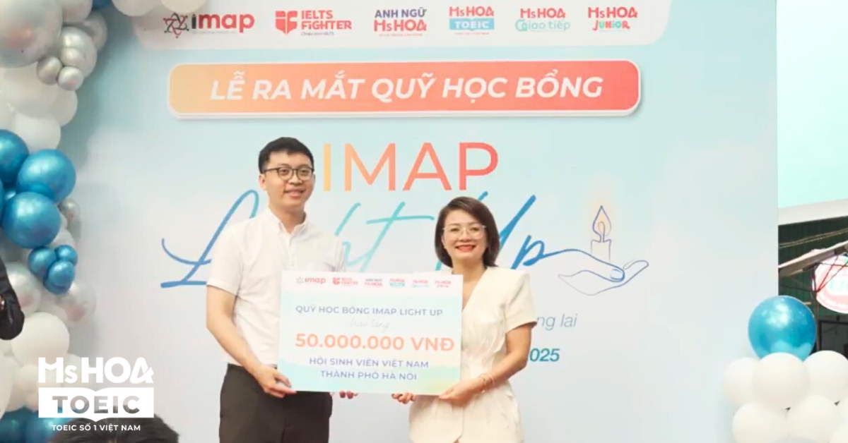 Ông Phạm Đình Mạnh nhận phiếu biểu tượng quỹ 